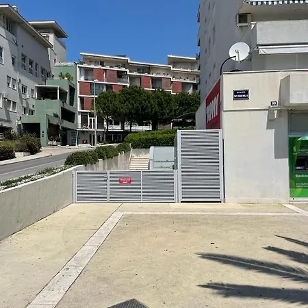 Apartment Naomi Znjan Split Exterior photo